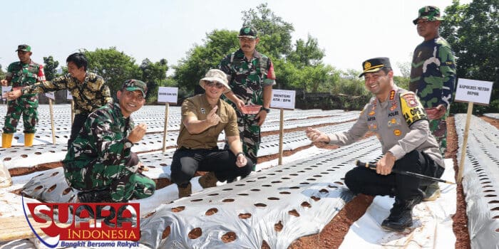 Tanam Bawang Usai Tanam Patok, Menteri AHY: Mari Berkontribusi terhadap Ketahanan Pangan