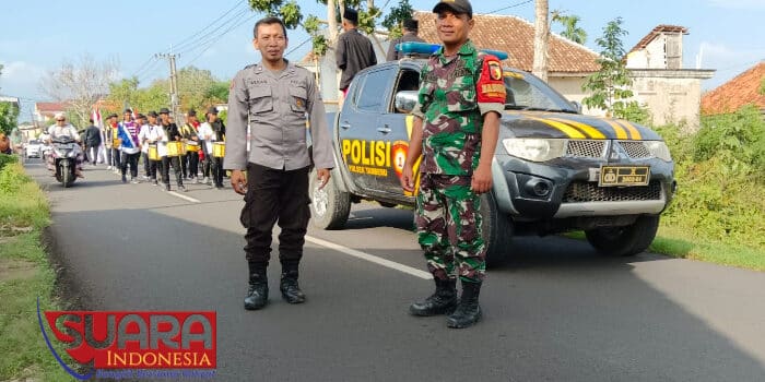 Dukung Kelancaran Kegiatan di Wilayah, Sertu Nur Faisin Laksanakan Pengamanan Pawai Wisuda Purnawiyata LPINI