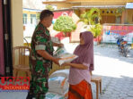Babinsa Koramil 0826-01 Pamekasan Bantu Salurkan Bansos Beras untuk Warga Desa Jalmak 7 Babinsa Koramil 0826-01 Pamekasan Bantu Salurkan Bansos Beras untuk Warga Desa Jalmak