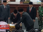 Pj Bupati Sampang Tanda Tangani Pengesahan Raperda Pertanggung Jawaban APBD TA 2023 14 Pj Bupati Sampang Tanda Tangani Pengesahan Raperda Pertanggung Jawaban APBD TA 2023