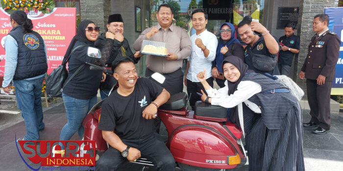HUT Bhayangkara ke-78, PIJP Pamekasan Beri Kejutan Kue Ulang Tahun untuk Kapolres Pamekasan