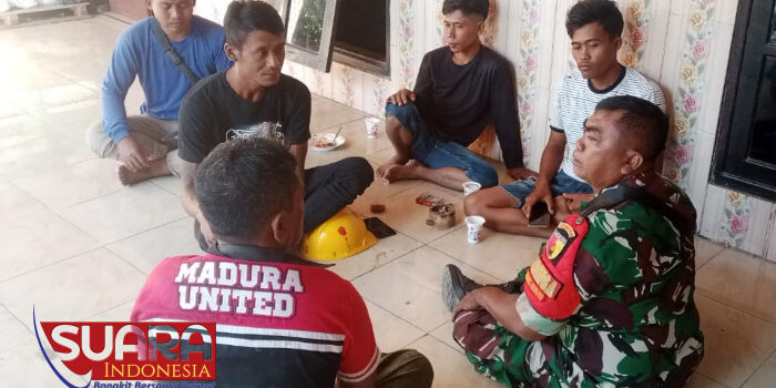 Babinsa Koramil 0826-02 Tlanakan Edukasi Pemuda Desa Ceguk Tentang Bahaya Judi Online