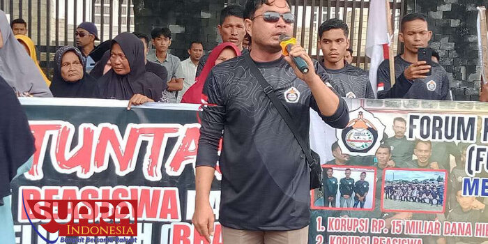 Aktivis FORKAB dan Ormas Demo Kejari Aceh Timur, Desak Penangkapan Koruptor Bea Siswa dan BRA