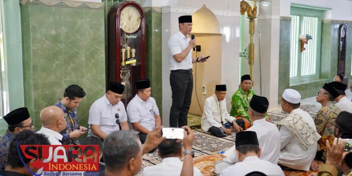 Menteri AHY Serahkan Sertifikat Tanah Wakaf Elektronik di Gresik