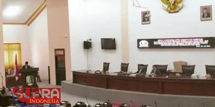 Pj Bupati Sampang Sampaikan Nota Penjelasan Terkait RPJPD 2025-2045, BumDes dan Aset Desa Dalam Sidang Paripurna DPRD Sampang