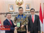 Menteri AHY Terima Penghargaan Tokoh Pendorong Investasi dalam Negeri Melalui Reforma Agraria dan Pemberantasan Mafia Tanah 9 Menteri AHY Terima Penghargaan Tokoh Pendorong Investasi dalam Negeri Melalui Reforma Agraria dan Pemberantasan Mafia Tanah