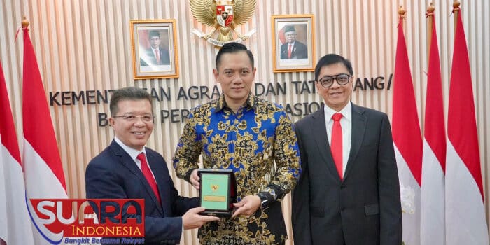 Menteri AHY Terima Penghargaan Tokoh Pendorong Investasi dalam Negeri Melalui Reforma Agraria dan Pemberantasan Mafia Tanah
