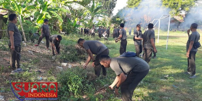 Wujudkan Lingkungan Sehat, Kodim 0826/Pamekasan Laksanakan Kegiatan Jum’at Bersih di Lapangan Sadengdeng