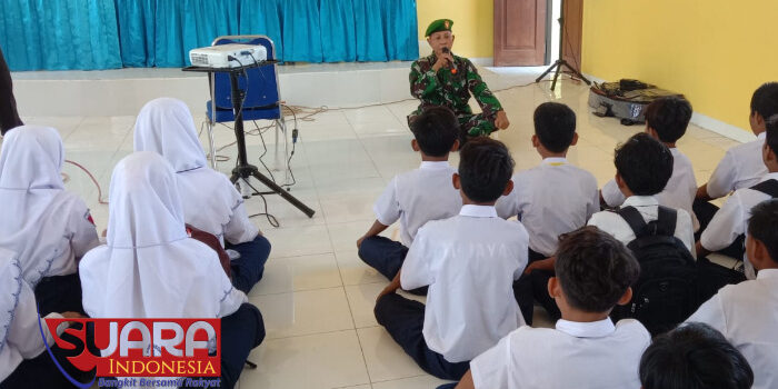 Anggota Koramil 0826-04 Galis Bekali Materi Wawasan Kebangsaan Siswa SMP Negeri Galis