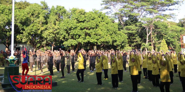 Jaga Kebugaran, Anggota Kodim 0826/Pamekasan dan Persit Gelar Olahraga Bersama
