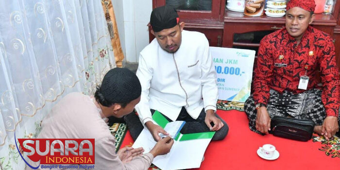 Bupati Sumenep Berikan Santunan JKM BPJS Kepada Ahli Waris Pekerja Rentan