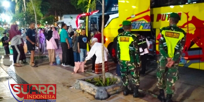 Pengamanan Kedatangan Jemaah Haji Asal Pamekasan oleh Kodim 0826/Pamekasan