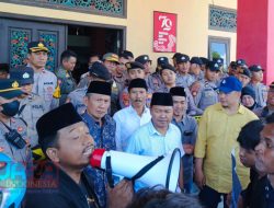 Sejumlah Aktivis Demo Kantor DPRD Sumenep Ciptakan Momen yang Tidak Biasa