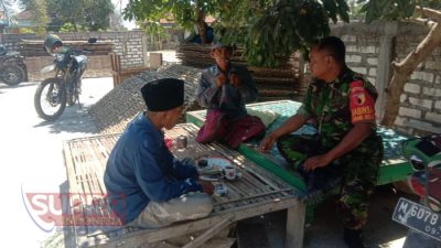 Pererat Hubungan Silaturahmi, Anggota TNI Koramil 0826/07 Proppo Laksanakan Komsos