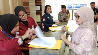 Putra Bungsu Cakada Tanjab Barat M. Rifqi, Dampingi Sang Ibu Selama Pemeriksaan Kesehatan