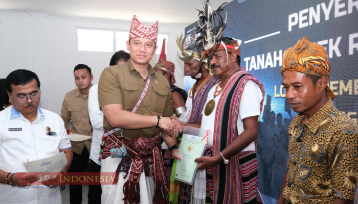 Warga Eks Timor Timur Terima Sertifikat Tanah dari Menteri AHY, Buah Kesetiaan kepada NKRI Setelah 25 Tahun