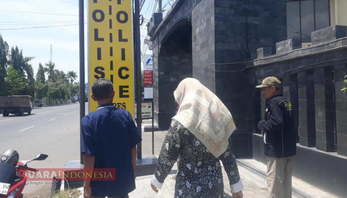 Trauma atas Kelakuan Tetangga, Ibu Guru Ini Melapor ke Polres Rembang