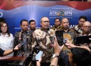 Sekjen Kementerian ATR/BPN Serahkan 3.256 Sertifikat Tanah untuk Warga Jawa Barat