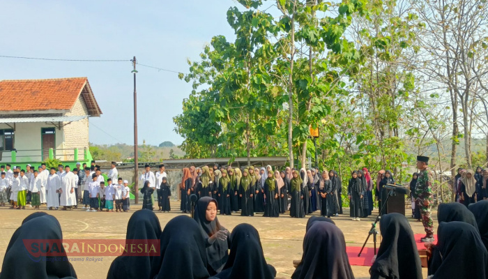 Peringati Hari Santri Nasional 2024, Peltu Abd Syukur Jadi Pembina Upacara di Ponpes Darul Amin 6 Peringati Hari Santri Nasional 2024, Peltu Abd Syukur Jadi Pembina Upacara di Ponpes Darul Amin