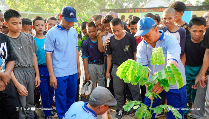 Pondok Pesantren Al-Amien Prenduan Tanam 1000 Pohon, Langkah Nyata Jaga Lingkungan