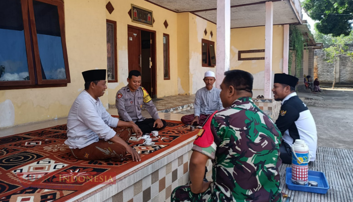 Menjelang Pilkada 2024, Babinsa dan Bhabinkamtibmas Desa Tattangoh Intensifkan Patroli dan Komsos