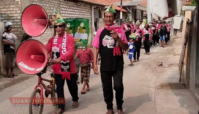 Jelang Masa Tenang, Tim Pemenangan MANDAT Desa Mandangin Gelar Parade Pasangan MANDAT