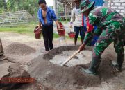 Peduli Tempat Ibadah, Babinsa Panglegur Bantu Rehabilitasi Mushola Al-Hikmah