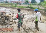Musim Hujan Tiba, Babinsa Koramil 0826-01 Pamekasan Bantu Petani Siapkan Lahan Pertanian 11 Musim Hujan Tiba, Babinsa Koramil 0826-01 Pamekasan Bantu Petani Siapkan Lahan Pertanian