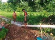 Babinsa Kaduara Barat Bantu Pengairan Sawah Warga untuk Dukung Ketahanan Pangan 12 Babinsa Kaduara Barat Bantu Pengairan Sawah Warga untuk Dukung Ketahanan Pangan