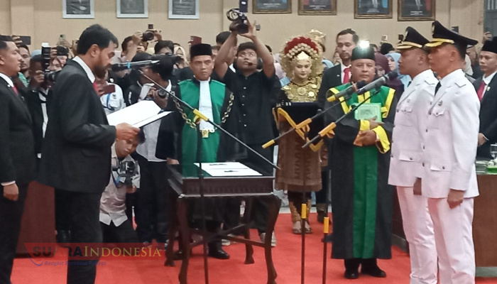 Muzakir Manaf Lantik Safaruddin dan Zaman Akli Sebagai Bupati dan Wakil Bupati Abdya
