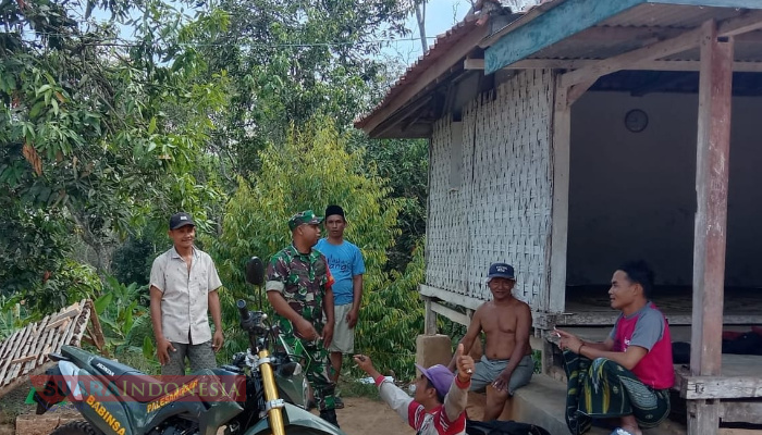 Melalui Komsos, Babinsa Koramil 0826-07 Pegantenan Pererat Hubungan Silaturahmi dengan Warga