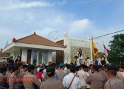 Ratusan Mahasiswa UNIBA Madura Gelar Aksi, Desak Evaluasi Kinerja Pemerintah dan DPRD Sumenep 11 Ratusan Mahasiswa UNIBA Madura Gelar Aksi, Desak Evaluasi Kinerja Pemerintah dan DPRD Sumenep