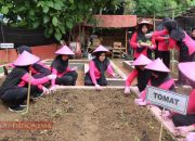 Dukung Asta Cita Presiden, Ketua Bhayangkari Cabang Pamekasan Tanam Sayur dan Bibit Lele di P2L