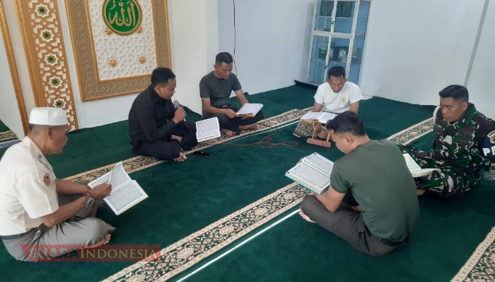 Anggota Kodim 0826/Pamekasan Gelar Tadarus Al-Quran di Bulan Suci Ramadhan 1 IMG 20250303 210118