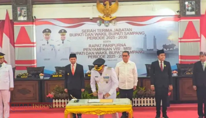 Serah Terima Jabatan Bupati dan Wakil Bupati Sampang Periode 2025-2030 dan Rapat Paripurna Penyampaian Visi Misinya 1 IMG 20250305 235432