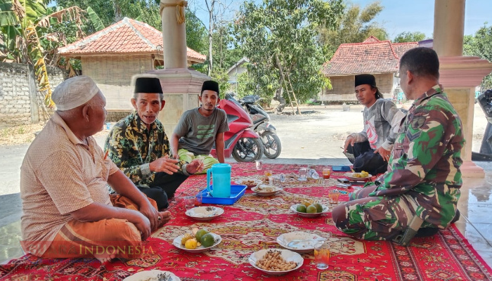 Pererat Silaturahmi, Sertu Subaidi Lakukan Anjangsana dengan Warga Binaan di Desa Gro’om