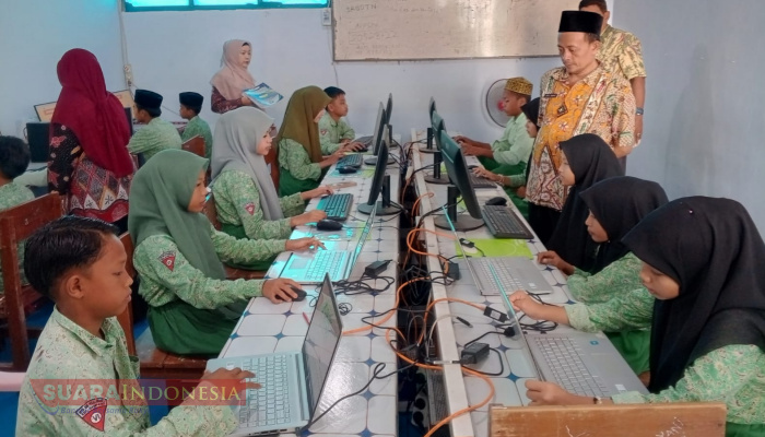 Sekolah Pinggiran SDN Pekalongan 2 Laksanakan Uji Coba Ulangan Harian Gunakan Komputer