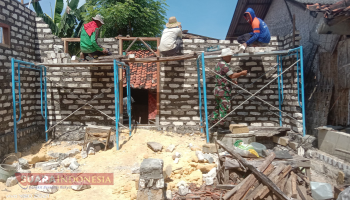 Serda Ach Syarkawi Gotong Royong Bantu Pembangunan Rumah Warga di Desa Prekbun