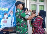 Pendampingan Posyandu, Sertu Umarul Faruk Dukung Kesehatan Masyarakat di Desa Branta Pesisir