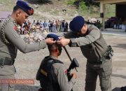 Tunaikan Pelatihan Dasar Bintara dan Tamtama Remaja Satbrimob, Kapolda Aceh Lakukan Penutupan Tradisi Pembaretan