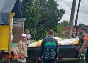 Babinsa Serda Andi Lutfi Pantau Pendistribusian Pupuk Organik untuk Poktan di Wilayah Kecamatan Waru