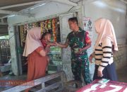 Babinsa Larangan Slampar Dampingi Pemberian Makanan Tambahan untuk Anak Berisiko Stunting