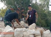 TMMD ke-125: TNI, Mahasiswa, dan Warga Bangun Jembatan di Desa Kramat