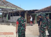 Dansatgas TMMD ke-125 dan Kepala Desa Kramat Tinjau Progres Pembangunan Rumah Warga