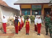 Babinsa Taraban Latih PBB Siswa SDN Taraban Sambut HUT RI ke-80