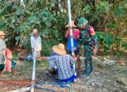 Babinsa Panglegur Turun Tangan Perbaiki Pompa Air Rusak