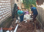 Babinsa Bulangan Branta Bantu Warga Bangun Jamban untuk Dukung Program Sanitasi
