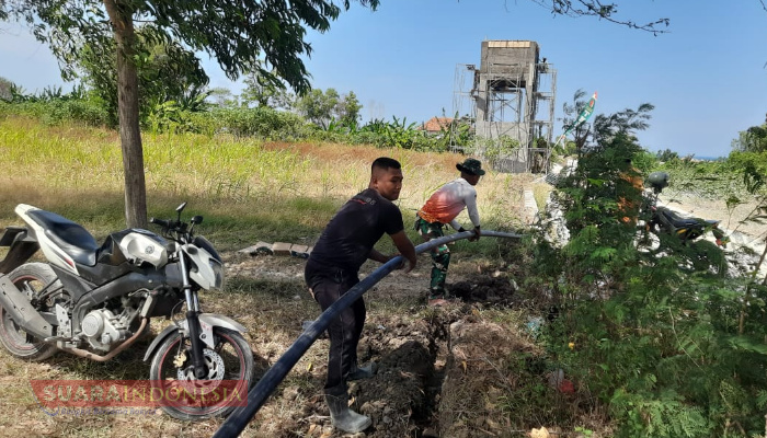 Satgas TMMD ke-125 Bersama Warga Pasang Pipanisasi di Desa Kramat