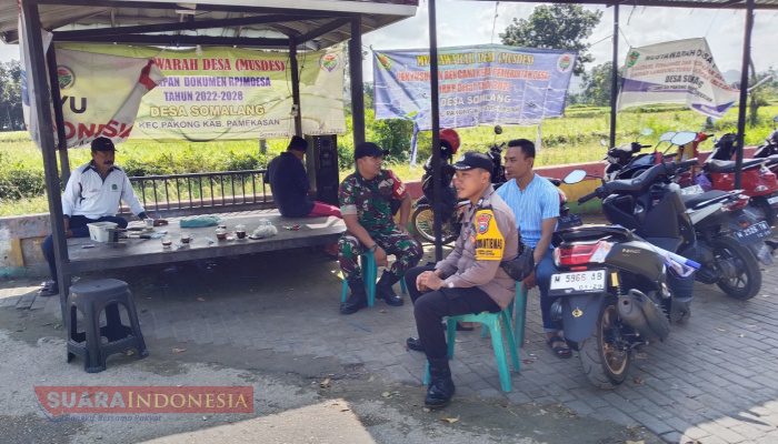 Sinergi TNI-Polri, Babinsa dan Bhabinkamtibmas Pantau Keamanan Wisata Pemandian Sumber Penang 6 Sinergi TNI-Polri, Babinsa dan Bhabinkamtibmas Pantau Keamanan Wisata Pemandian Sumber Penang