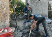 Babinsa Pademawu Dampingi Pembangunan Jambanisasi untuk Warga Desa Murtajih